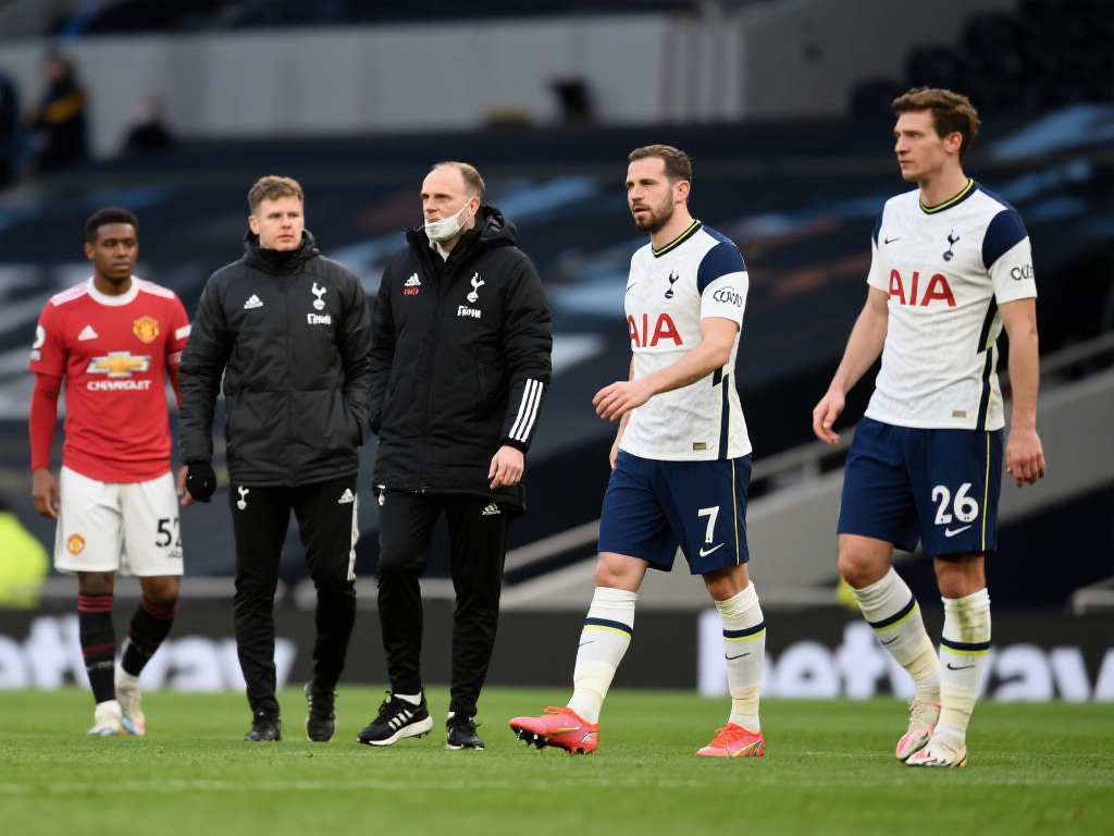 配合更加默 配合更加默